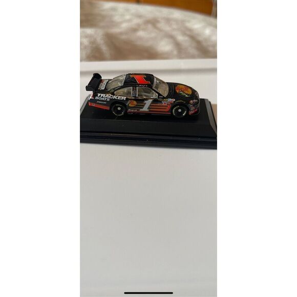 Lionel 2007 Martin Truex Jr #1 Bass Pro Shops Dover Race 1st Win NASCAR Racecar - Picture 16 of 16